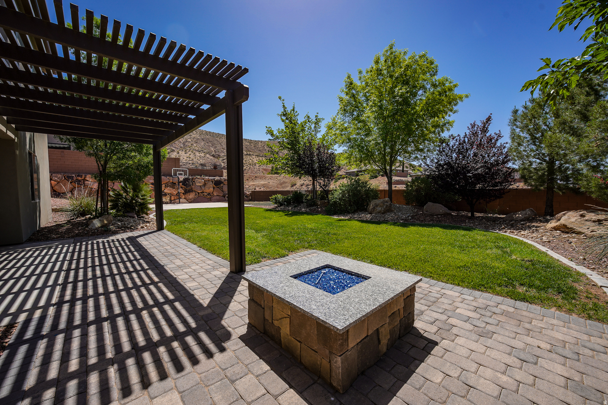 HIGH CHAPARRAL AT THE WASHINGTON BENCH - Residential