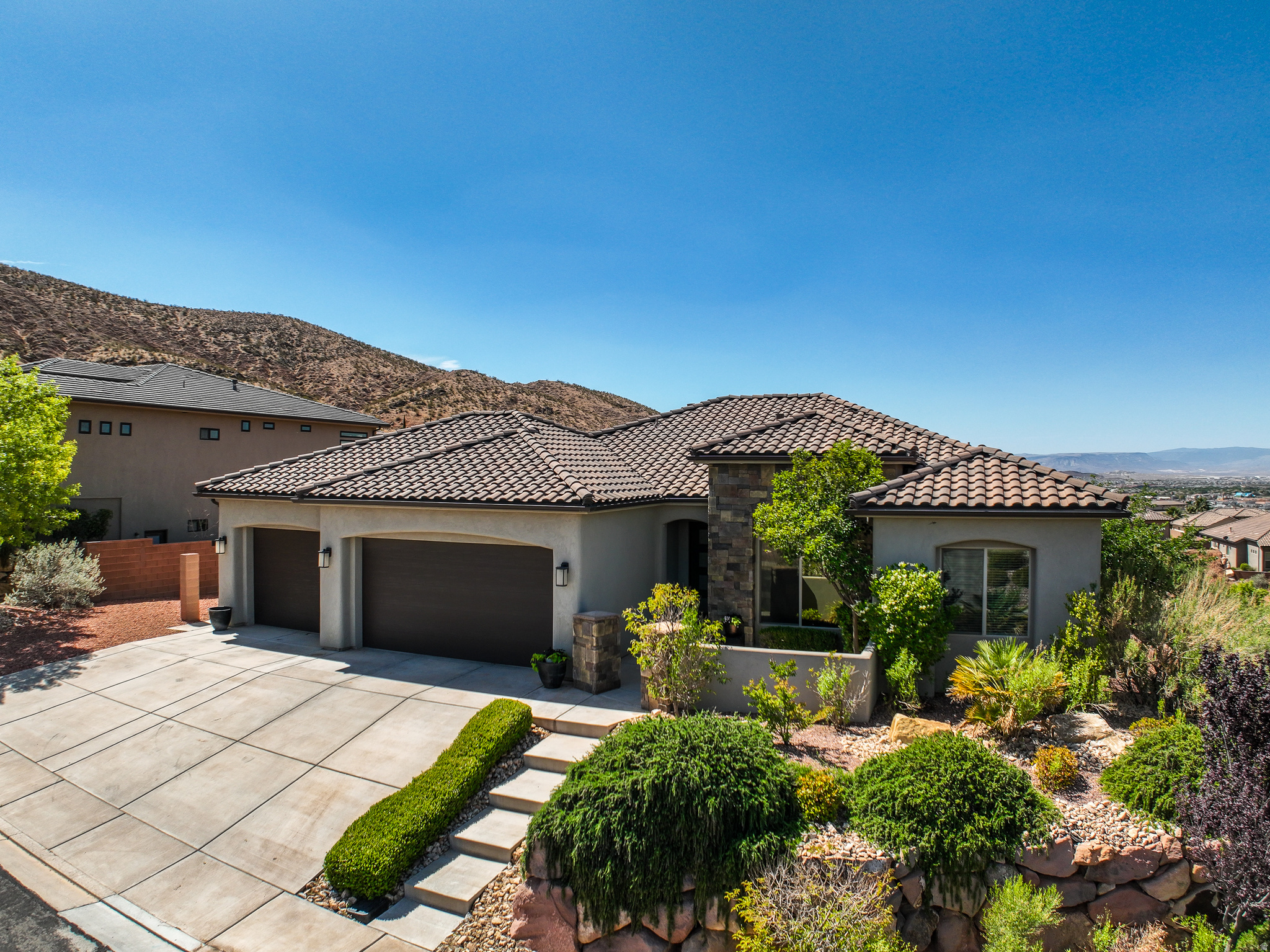 HIGH CHAPARRAL AT THE WASHINGTON BENCH - Residential