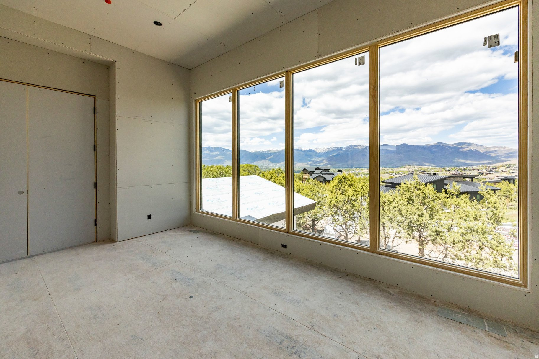 RED LEDGES - Residential