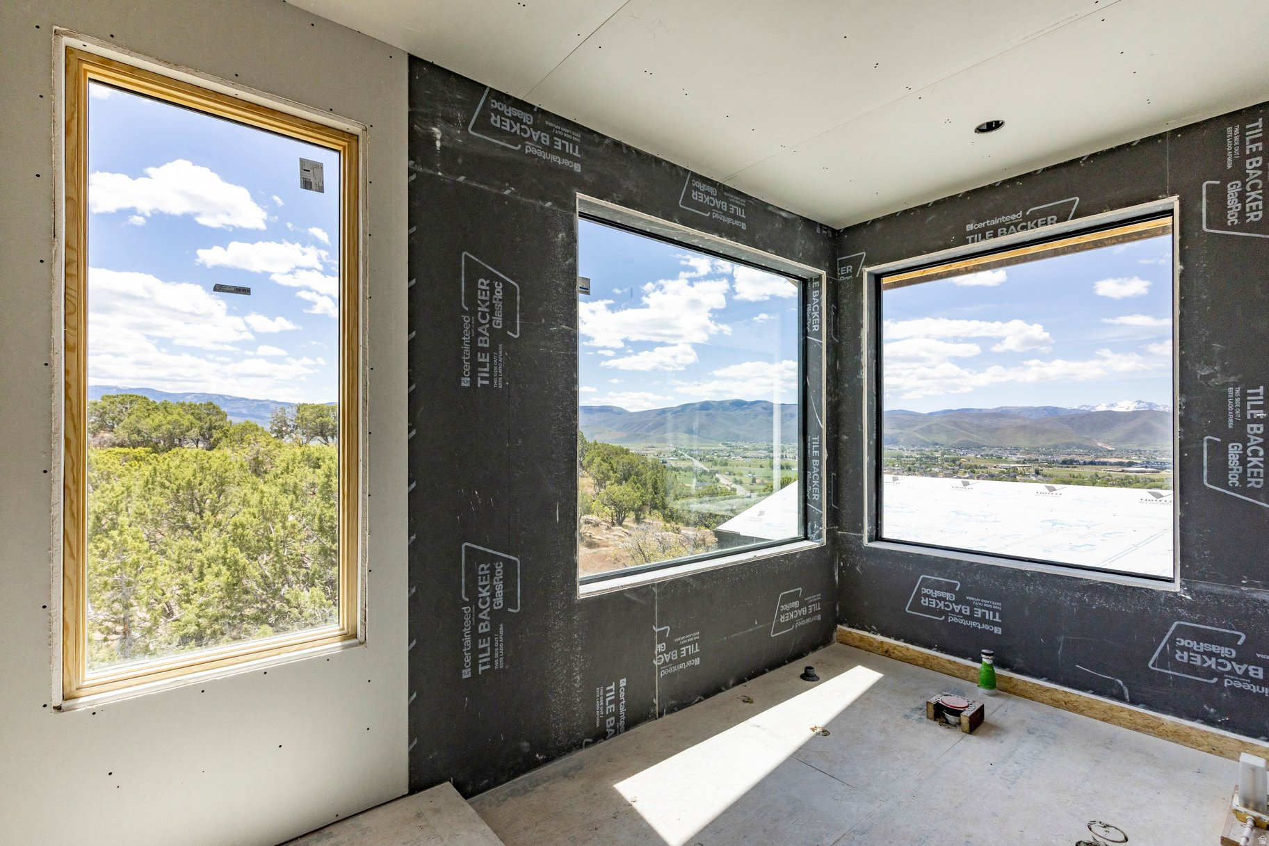 RED LEDGES - Residential