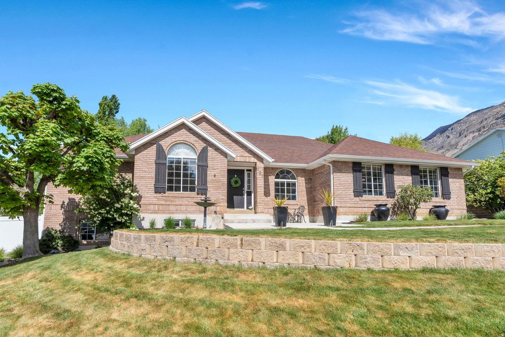 Photo of 527 N 1180 E, Pleasant Grove, UT 84062 (MLS # 2151007)