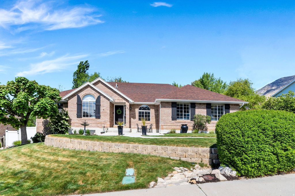 Photo of 527 N 1180 E, Pleasant Grove, UT 84062 (MLS # 2151007)