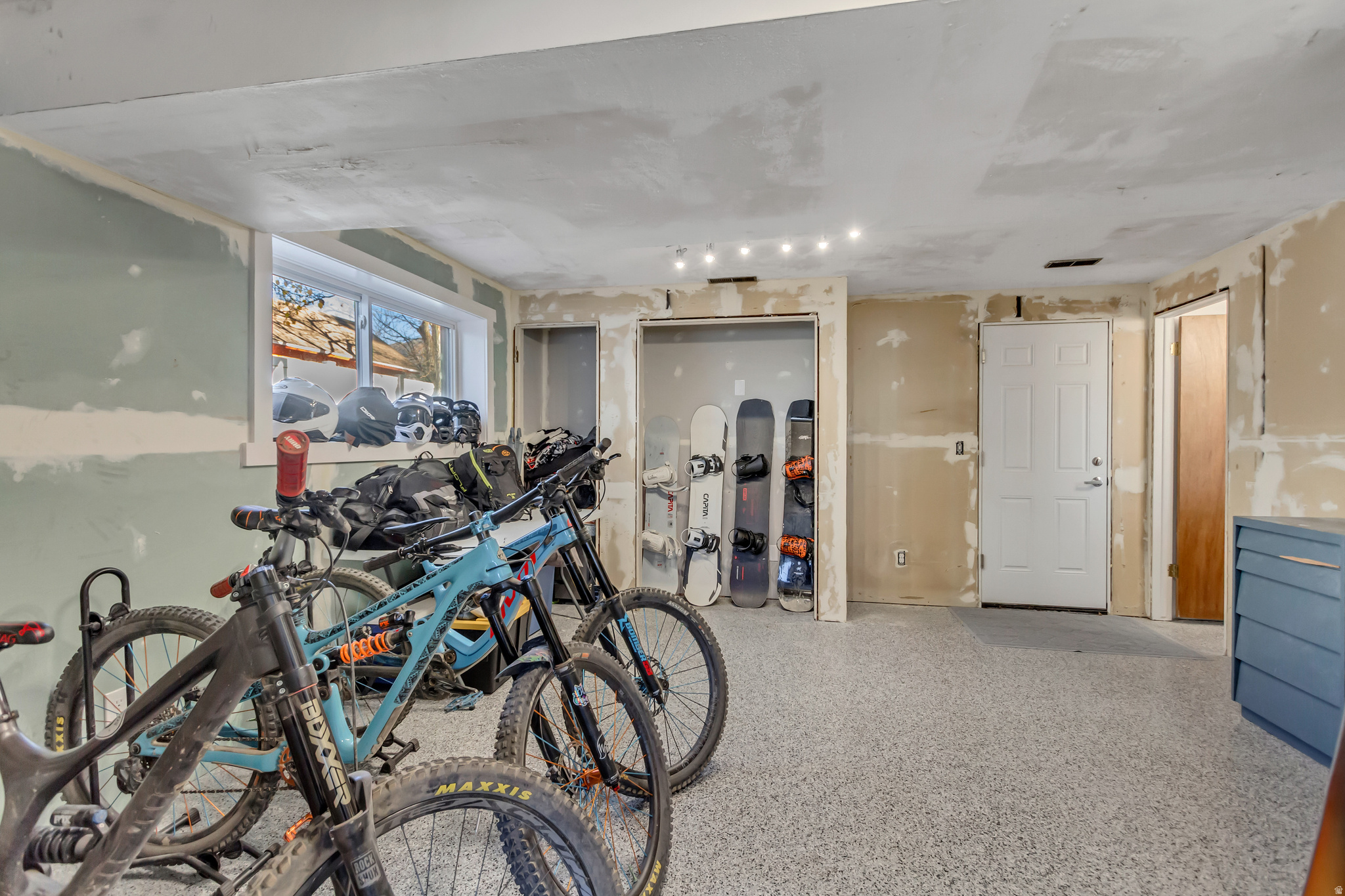 RIVIERA HEIGHTS #4 - Residential