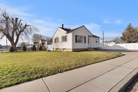 Tiny photo for 9 COLONIAL, Layton, UT 84041 (MLS # 2132692)