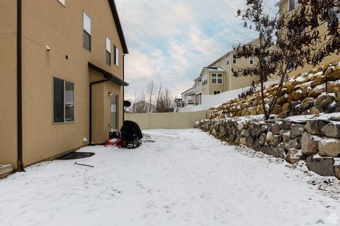 Tiny photo for 602 W CRENSHAW CT, Saratoga Springs, UT 84045 (MLS # 2114748)