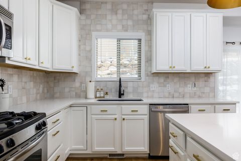 Tiny photo for 602 W CRENSHAW CT, Saratoga Springs, UT 84045 (MLS # 2114748)