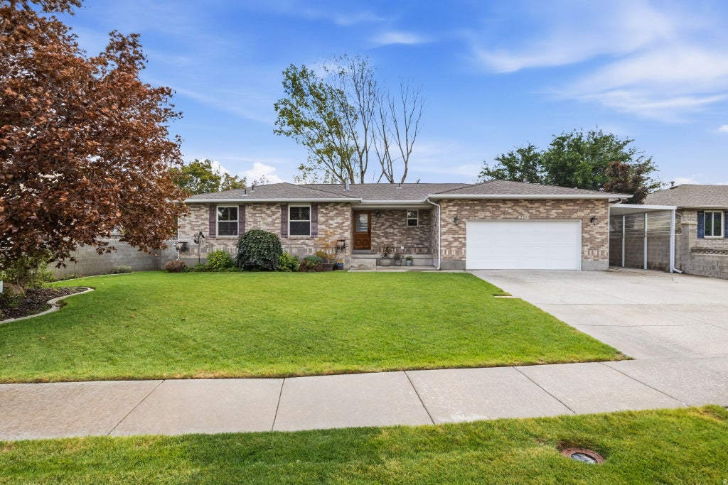 Photo of 9477 S KIRKSIDE DR W, South Jordan, UT 84009 (MLS # 2186466)