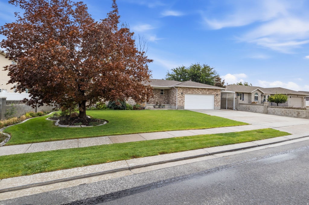 Photo of 9477 S KIRKSIDE DR W, South Jordan, UT 84009 (MLS # 2186466)