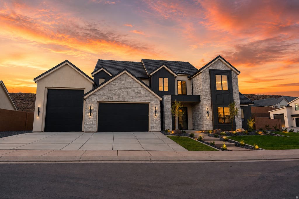 Photo of 3165 S TALLOW TREE DR, Saint George, UT 84790 (MLS # 2179200)