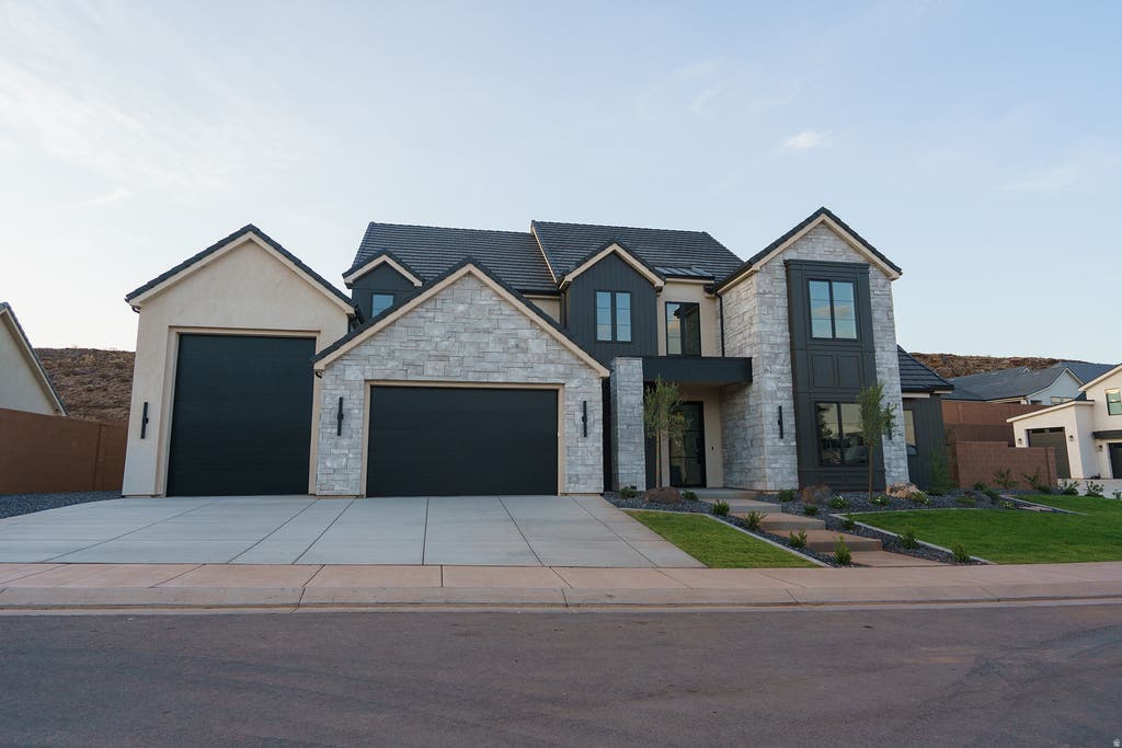 Photo of 3165 S TALLOW TREE DR, Saint George, UT 84790 (MLS # 2179200)