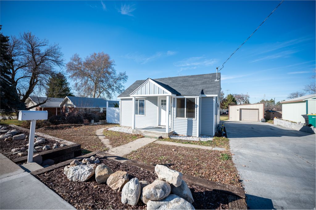 Photo of 876 S 1000 E, Clearfield, UT 84015 (MLS # 2136717)