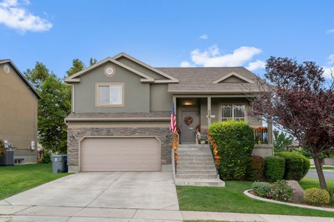 Photo of 558 E HARVEST MOON DR, Pleasant Grove, UT 84062 (MLS # 2152120)