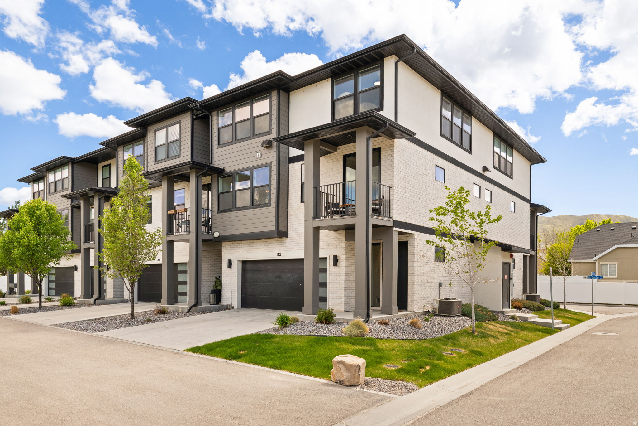 CREEKSIDE - Residential