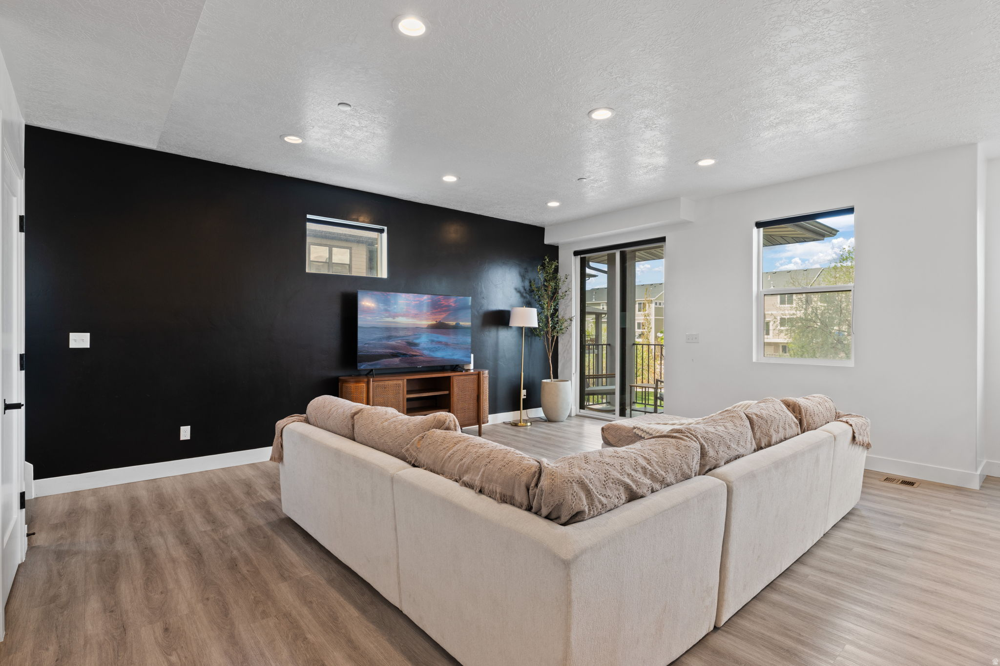 CREEKSIDE - Residential