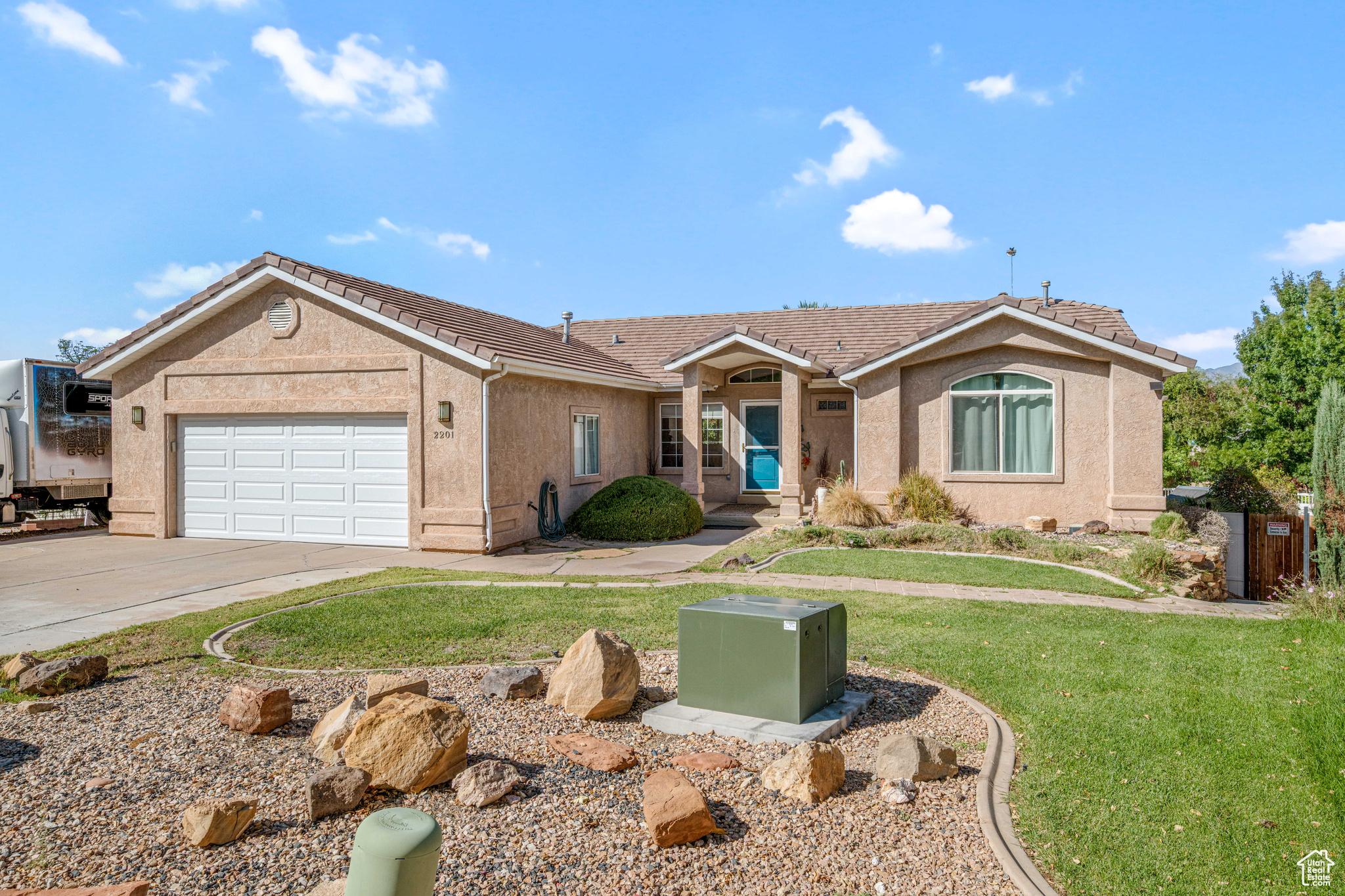 BLOOMINGTON HILLS - Residential