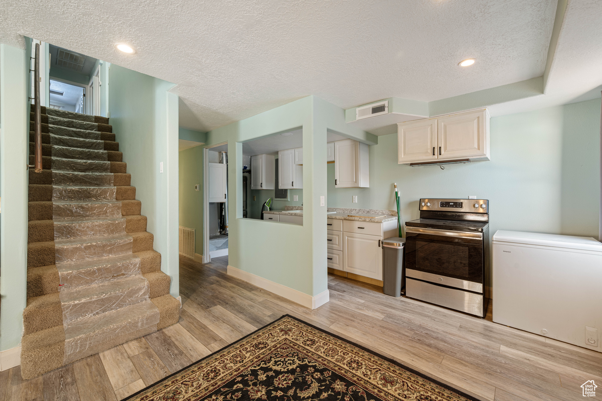 BLOOMINGTON HILLS - Residential