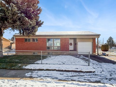 Photo of 493 W 5100 S, Washington Terrace, UT 84405 (MLS # 2125235)