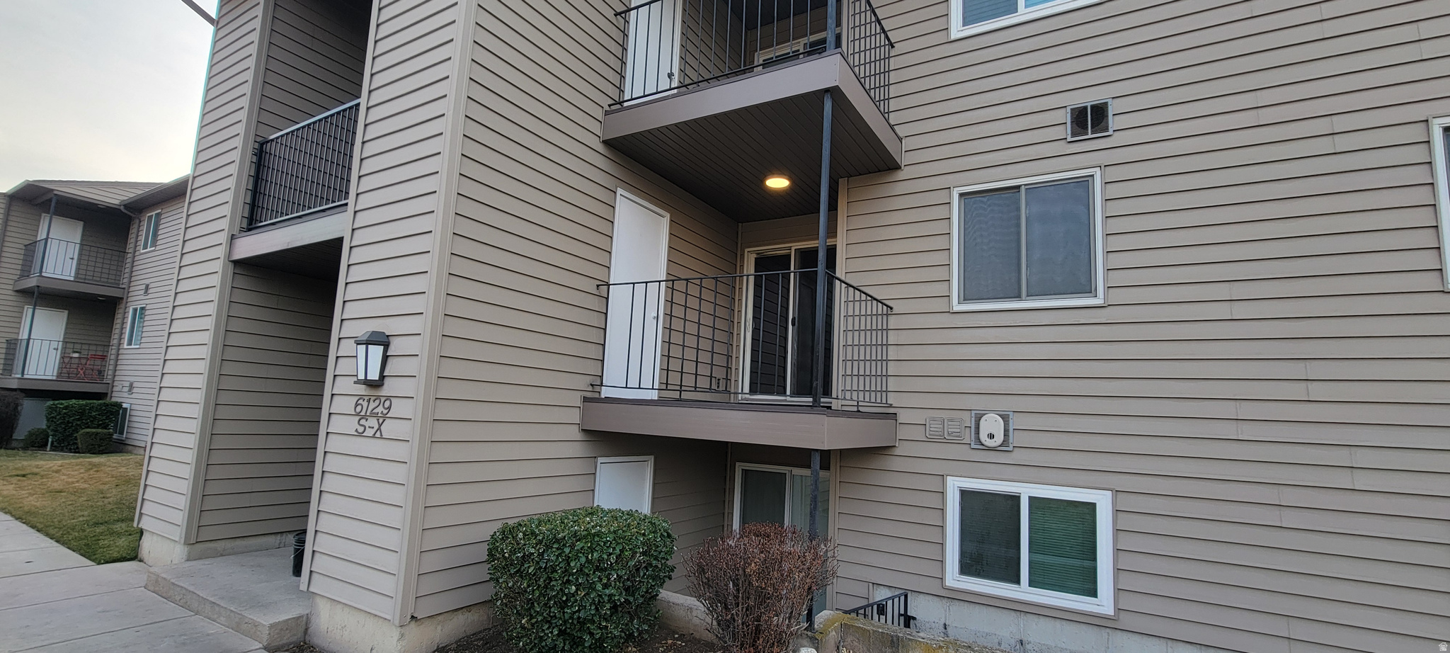 COTTONWOODS AT VINE - Residential