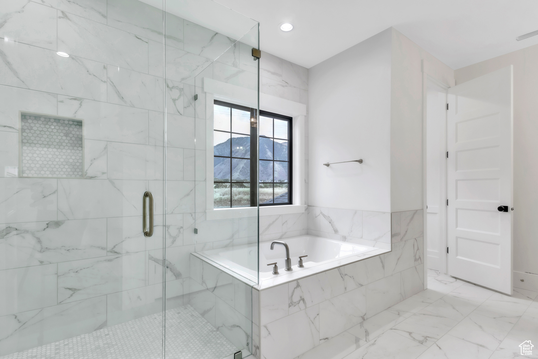 HIDDEN HOLLOW - Residential