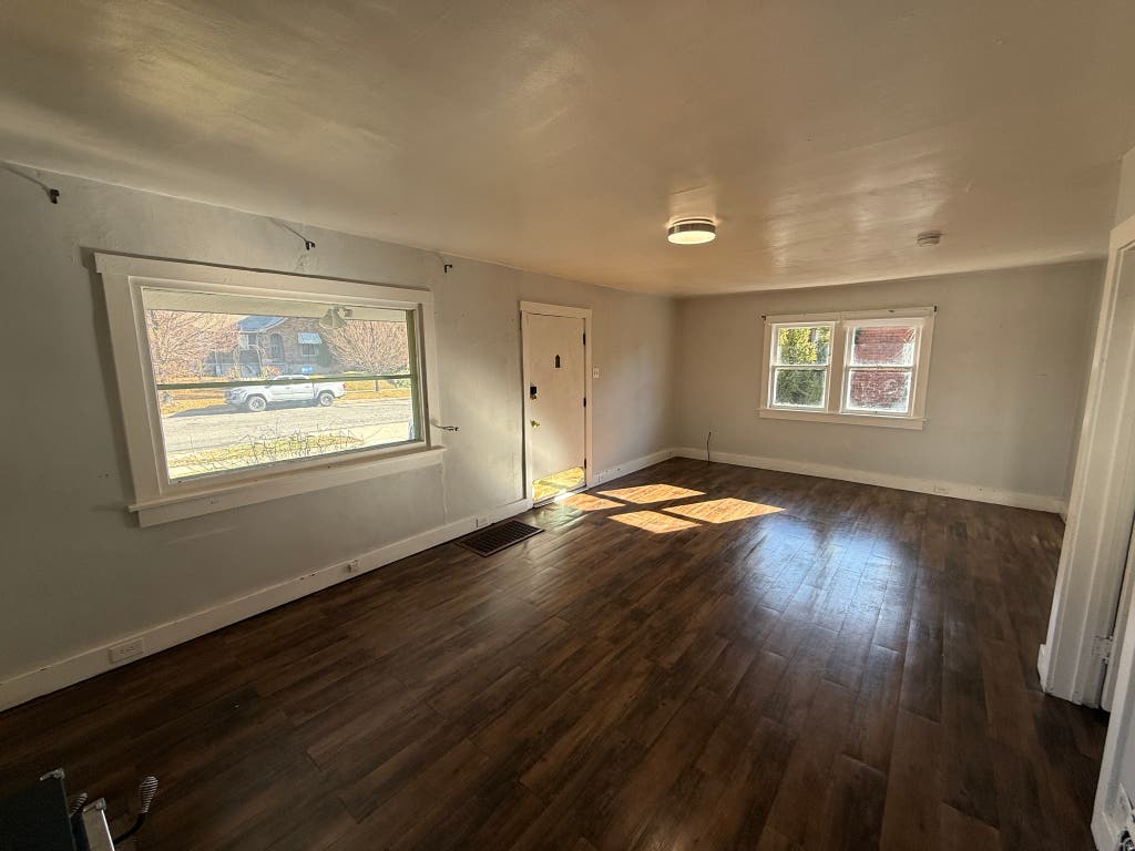Photo of 918 S GREENWOOD TER E, Salt Lake City, UT 84105 (MLS # 2172480)