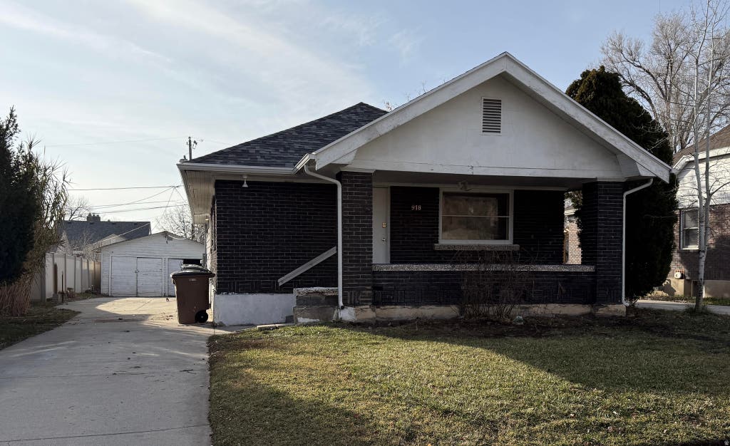 Photo of 918 S GREENWOOD TER E, Salt Lake City, UT 84105 (MLS # 2172480)