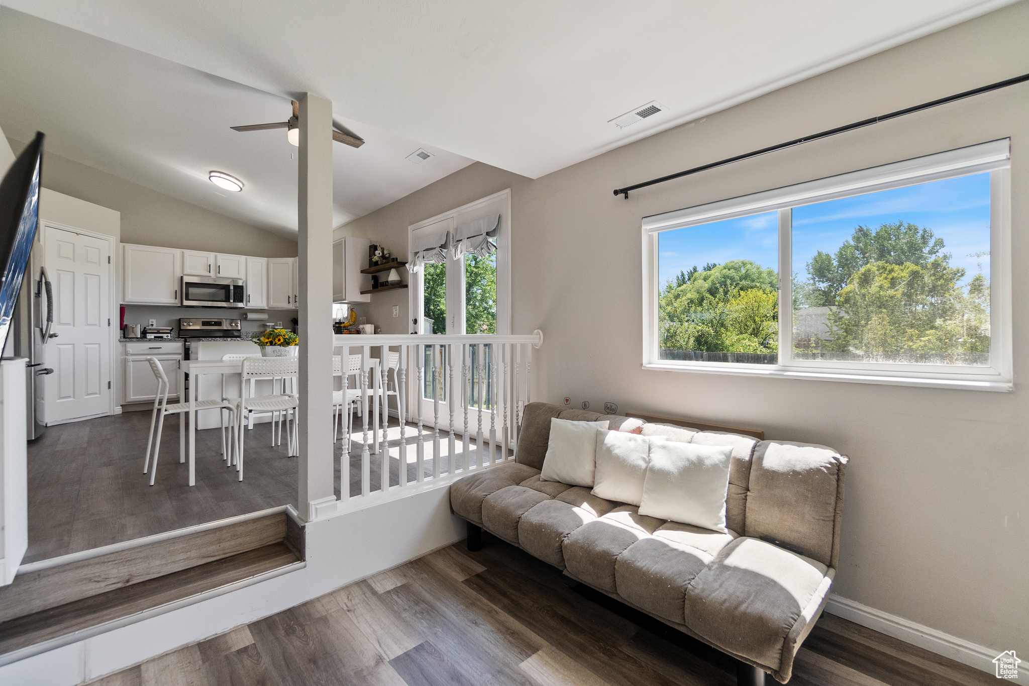 COUNTRY ESTATES - Residential