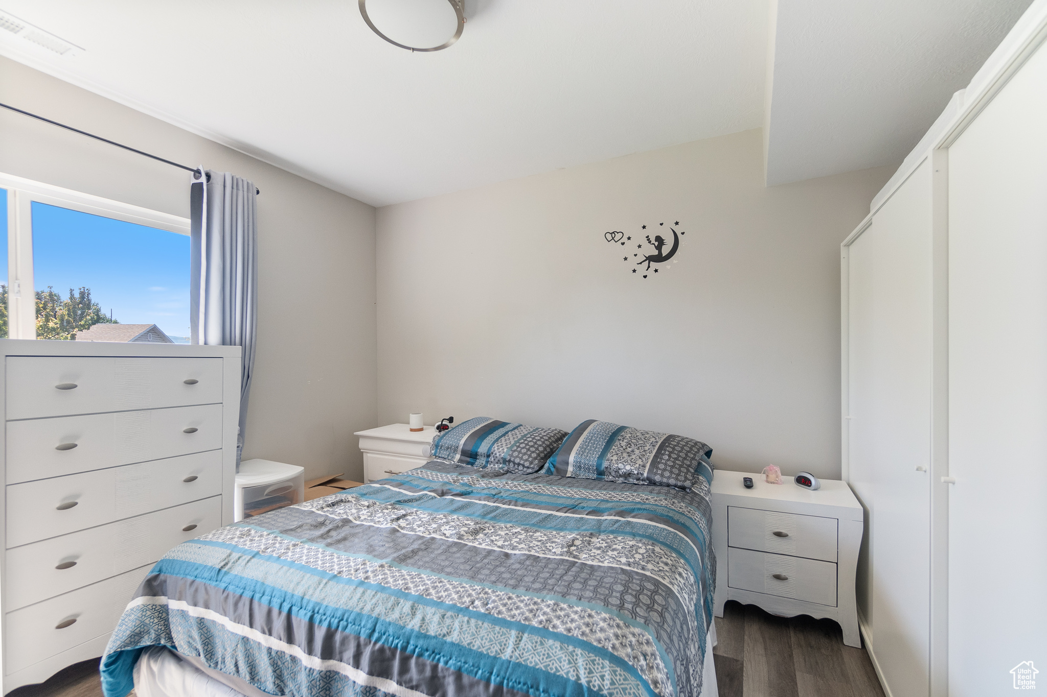 COUNTRY ESTATES - Residential