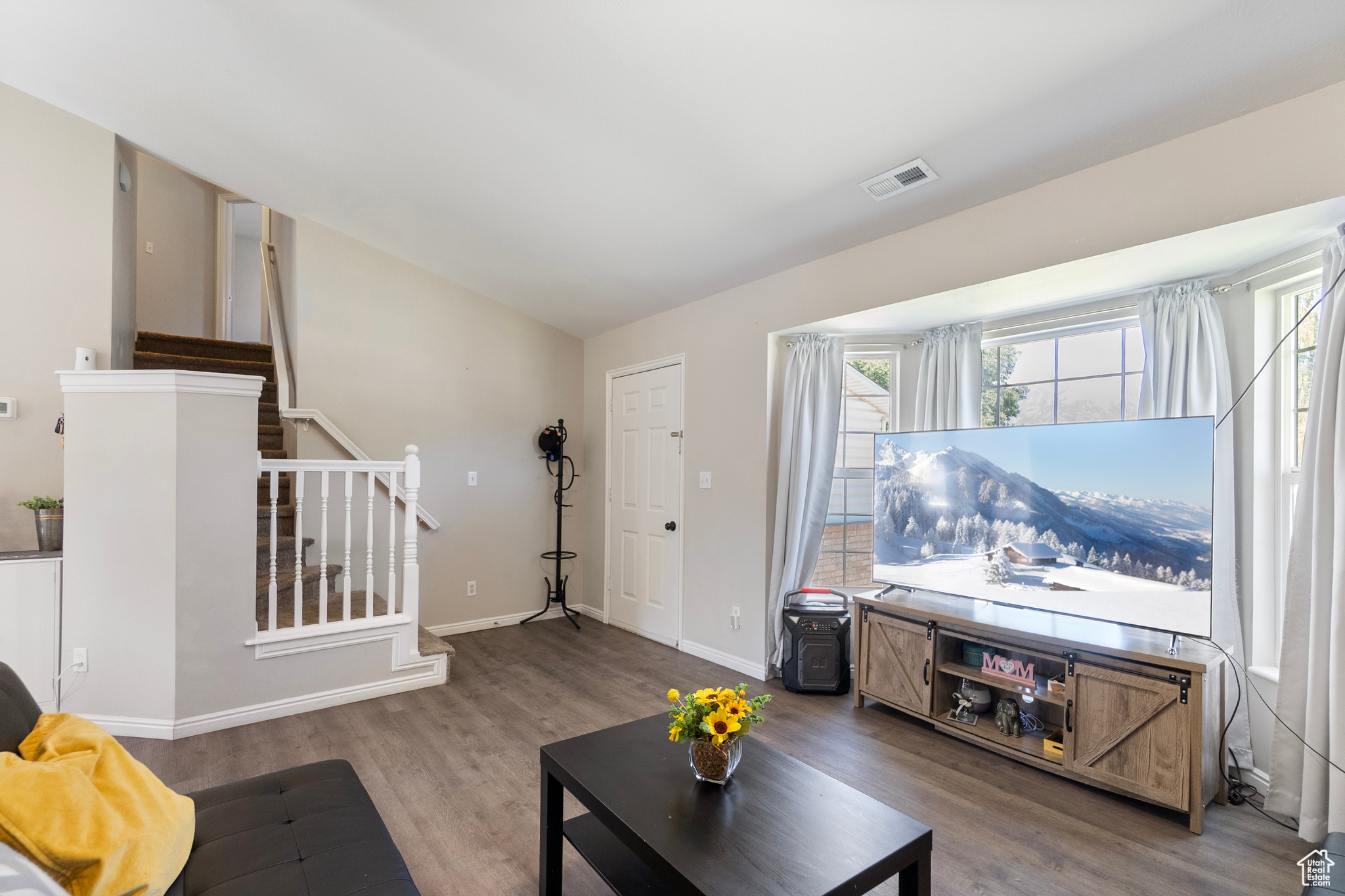 COUNTRY ESTATES - Residential