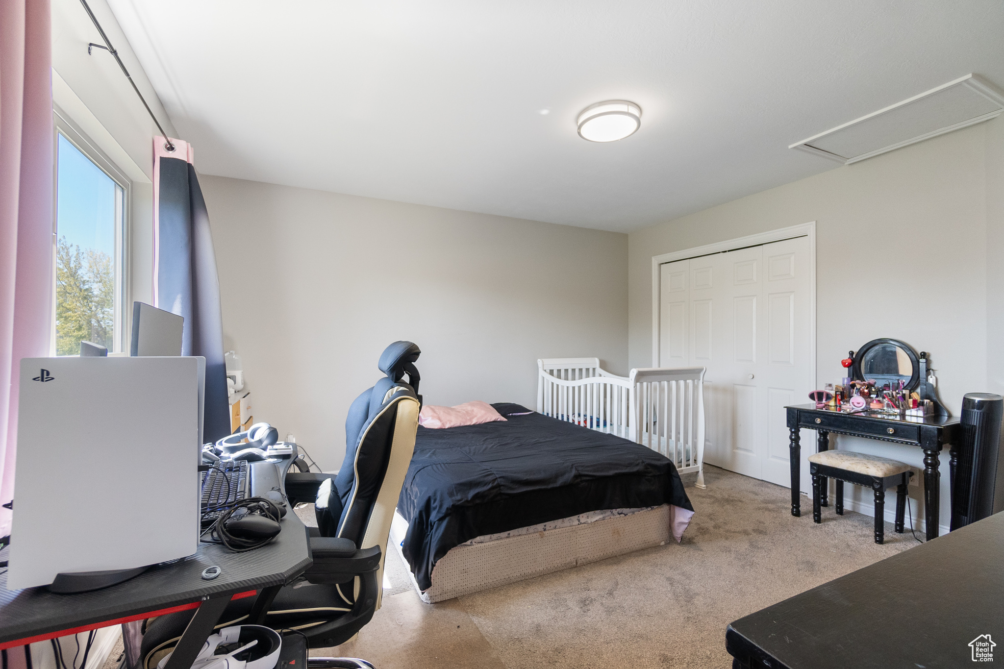 COUNTRY ESTATES - Residential