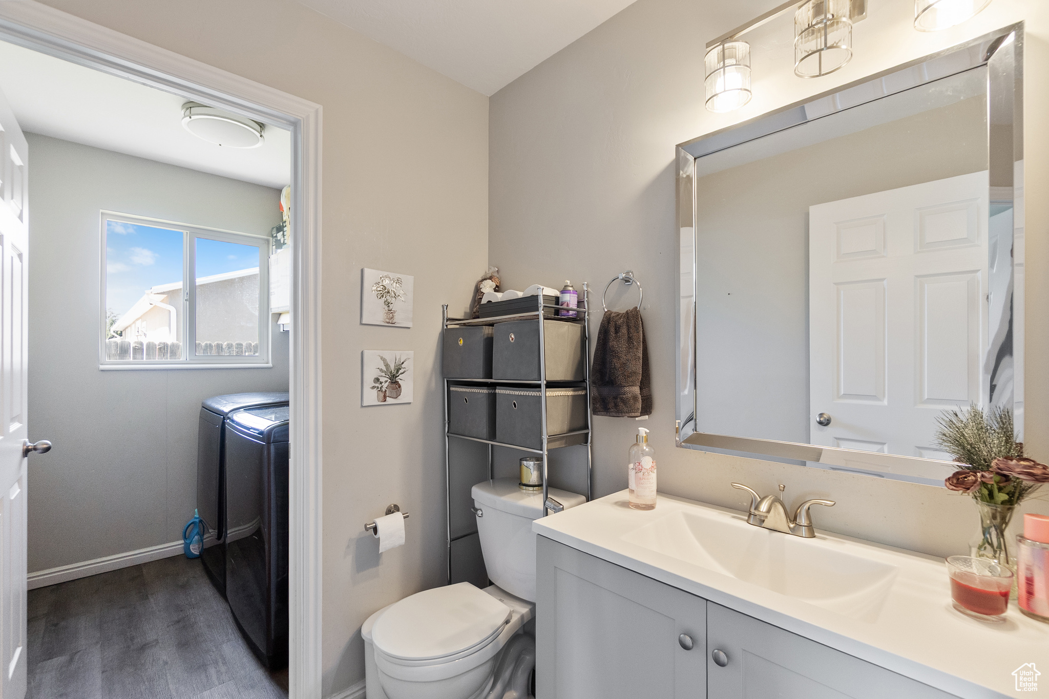 COUNTRY ESTATES - Residential