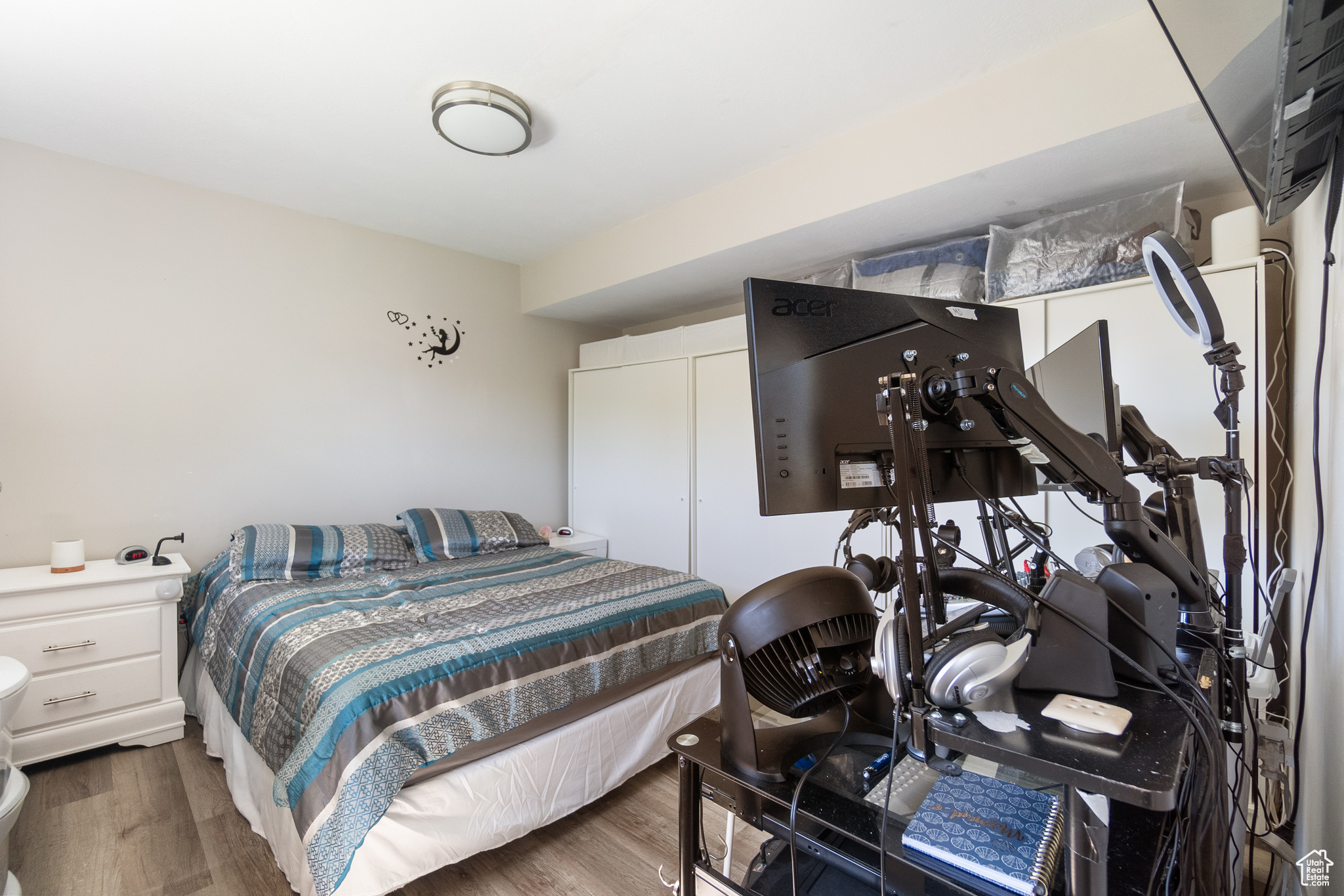 COUNTRY ESTATES - Residential