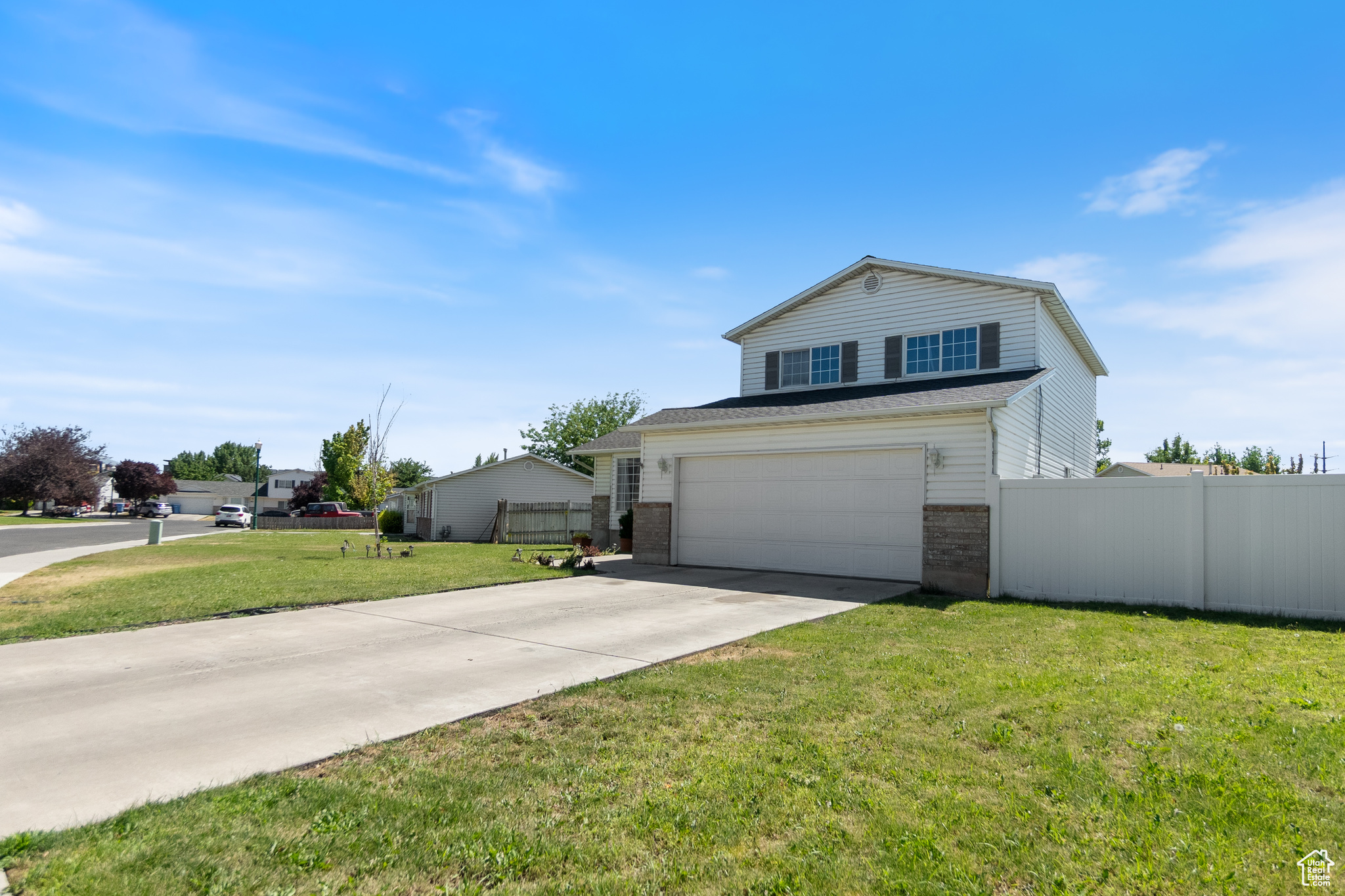 COUNTRY ESTATES - Residential