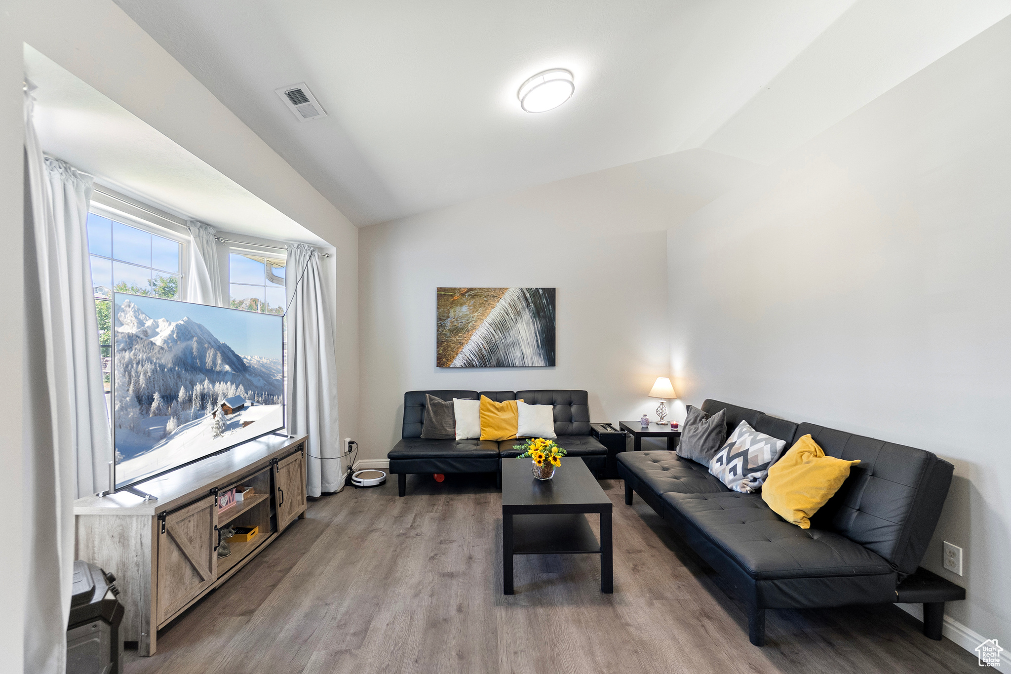 COUNTRY ESTATES - Residential