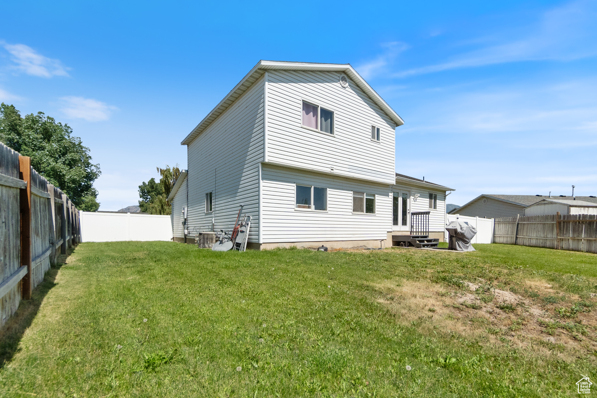 COUNTRY ESTATES - Residential