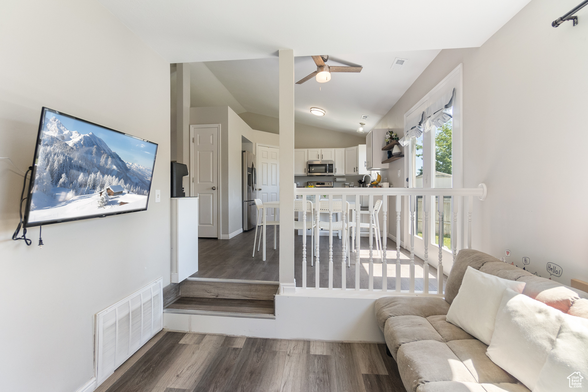 COUNTRY ESTATES - Residential