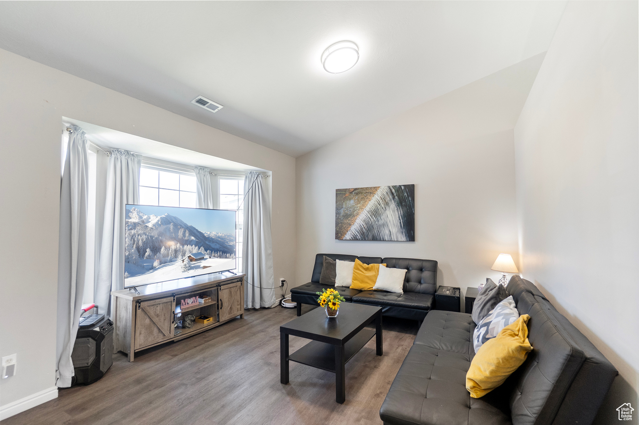 COUNTRY ESTATES - Residential