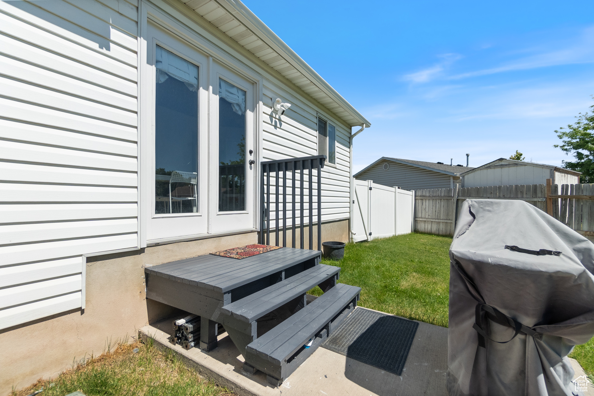 COUNTRY ESTATES - Residential