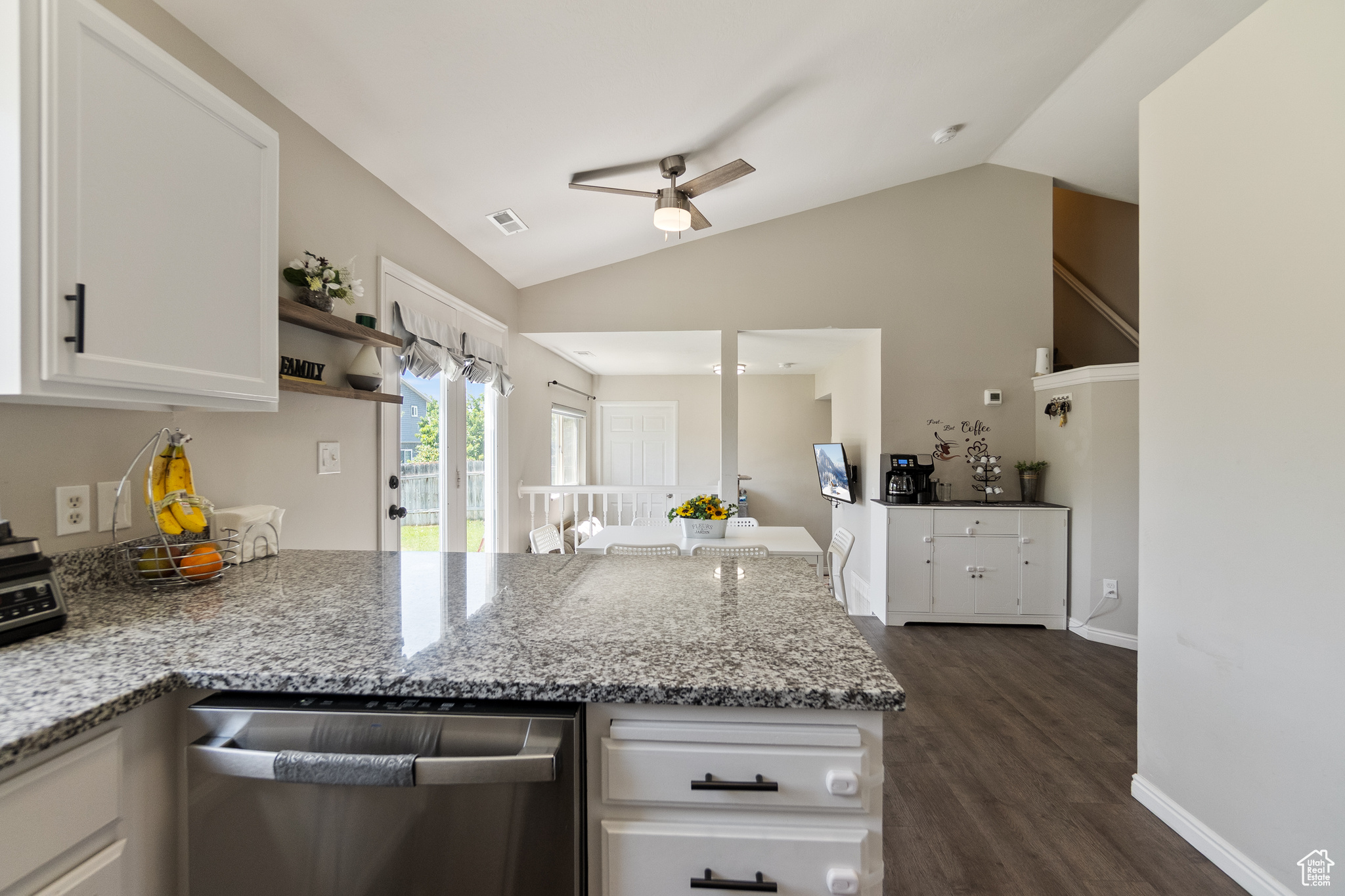 COUNTRY ESTATES - Residential