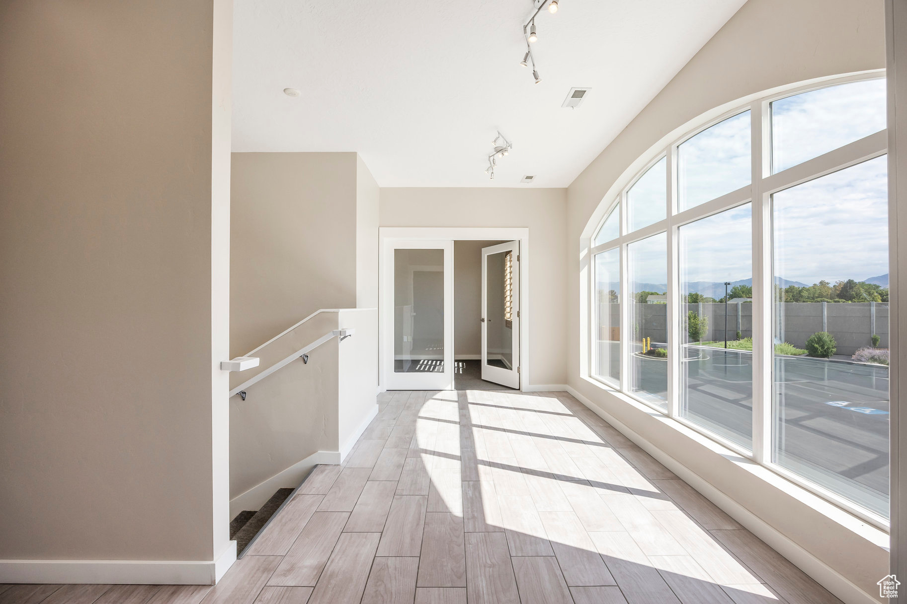 PARK - Commercial Sale