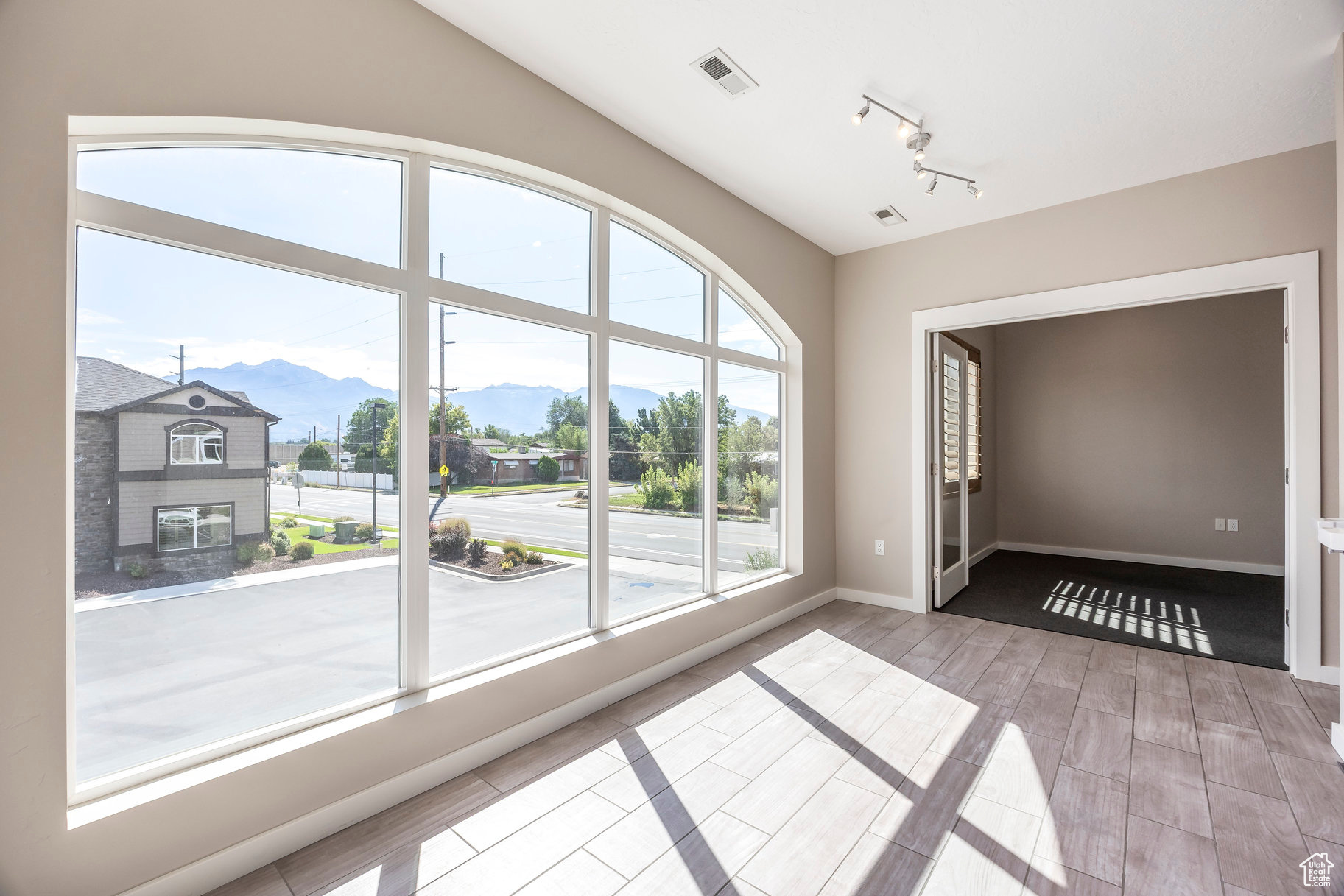 PARK - Commercial Sale