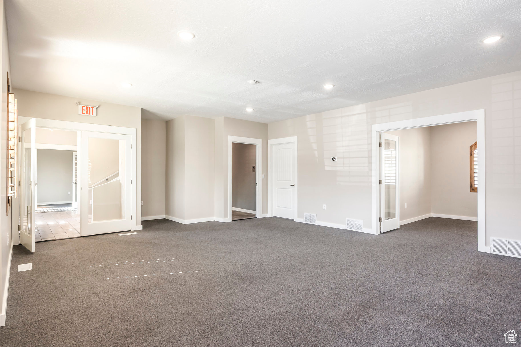 PARK - Commercial Sale