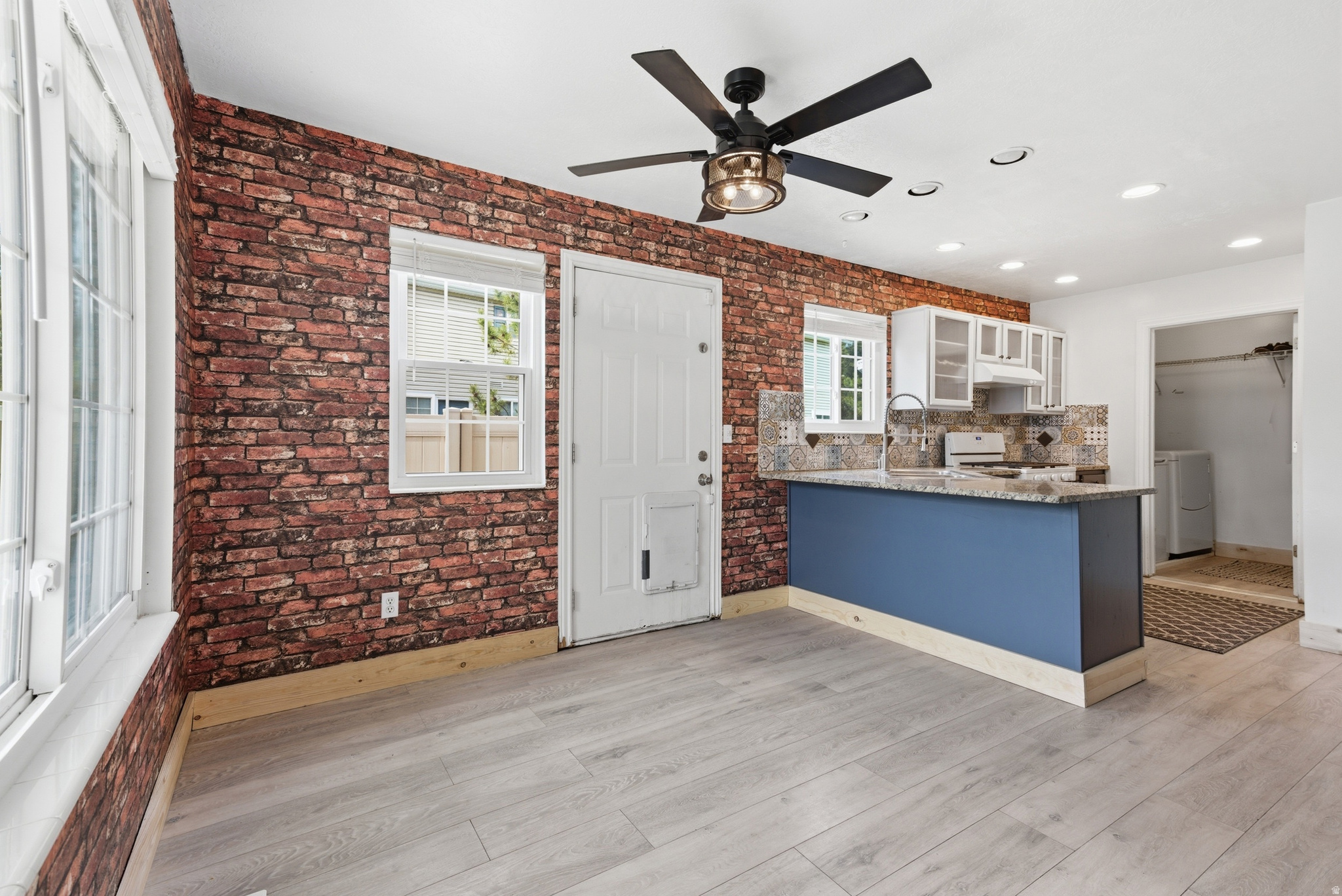 LINCOLN COURT - Residential