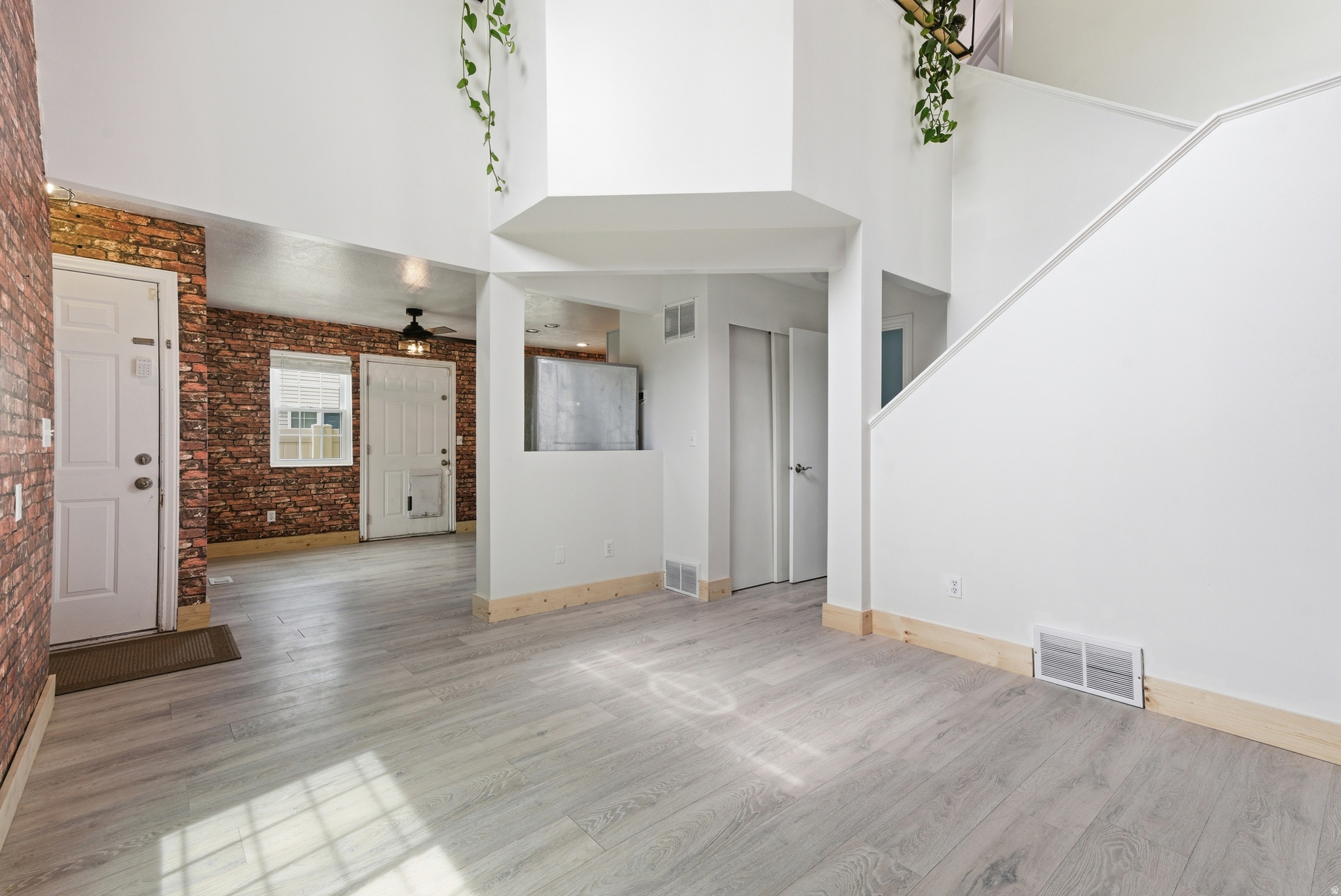 LINCOLN COURT - Residential