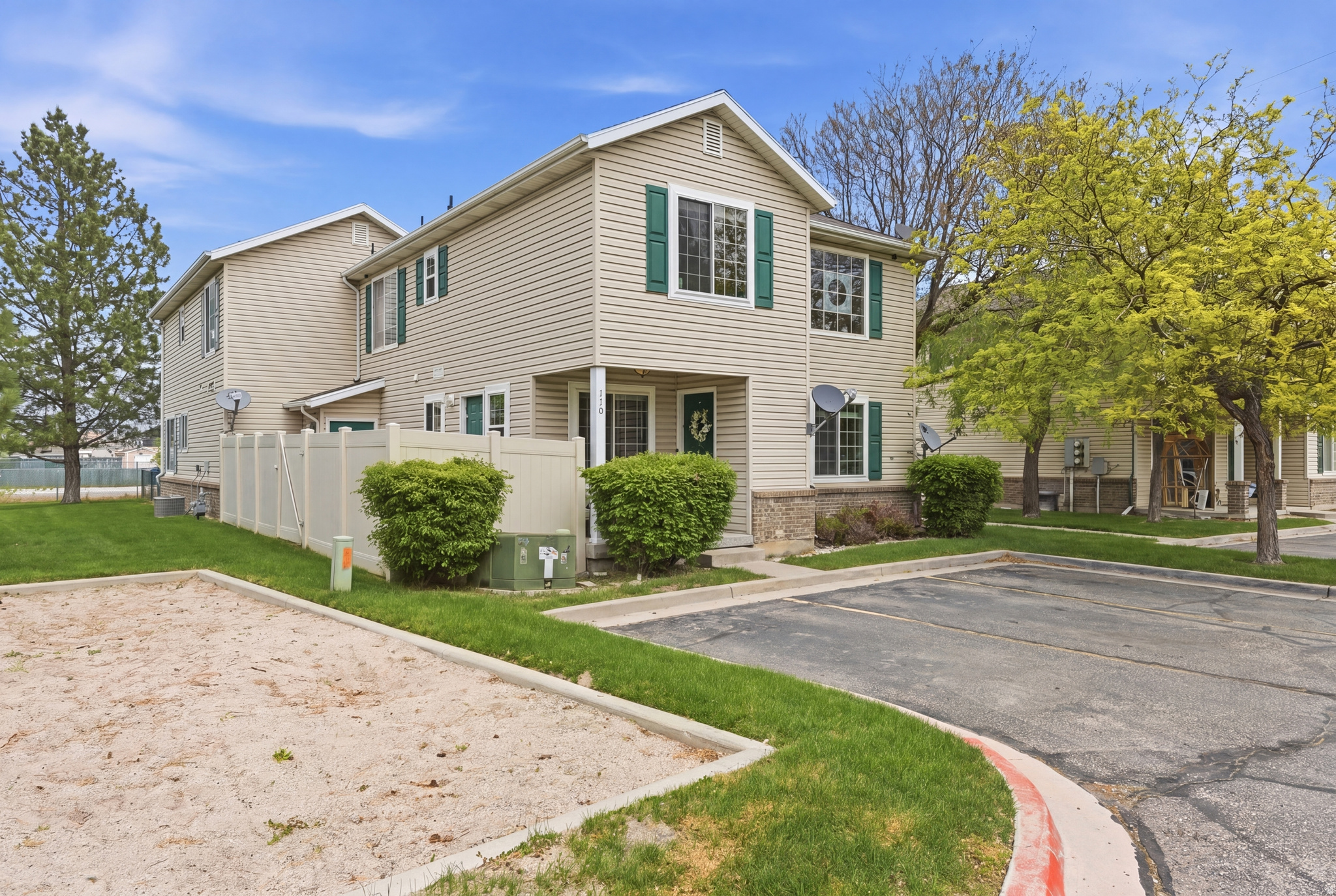 LINCOLN COURT - Residential