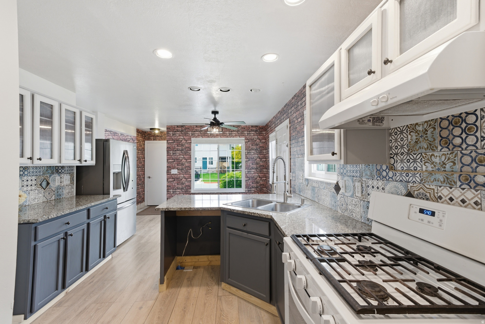 LINCOLN COURT - Residential