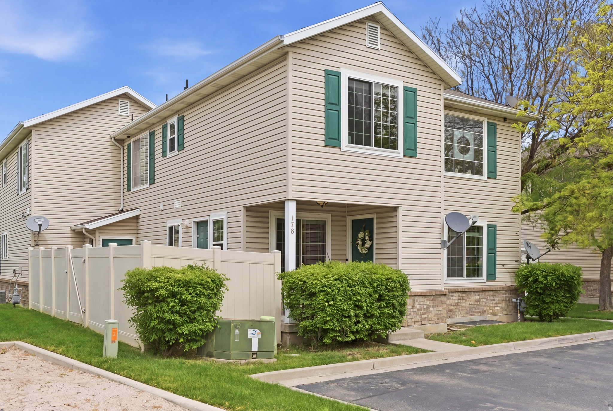LINCOLN COURT - Residential
