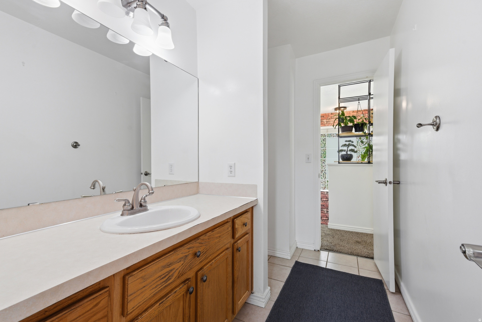 LINCOLN COURT - Residential