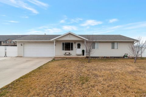 Photo of 566 S CENTER ST, Santaquin, UT 84655 (MLS # 2136768)