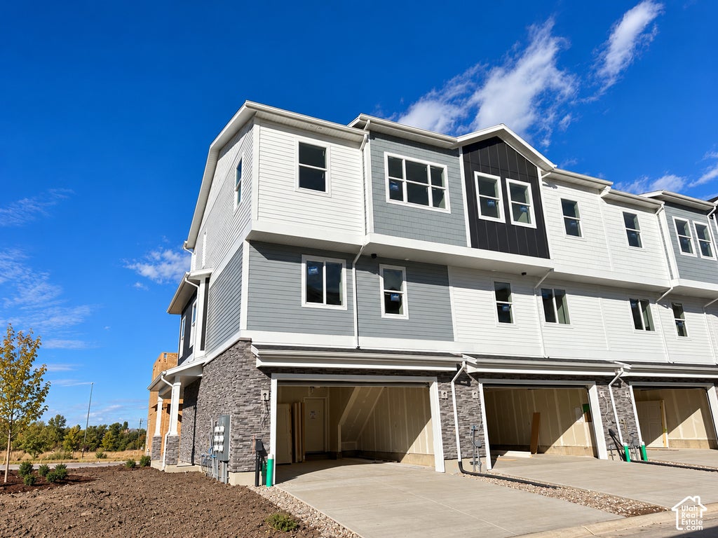 Photo of 981 N HAY Ln #40, Farmington, UT 84025 (MLS # 2192435)