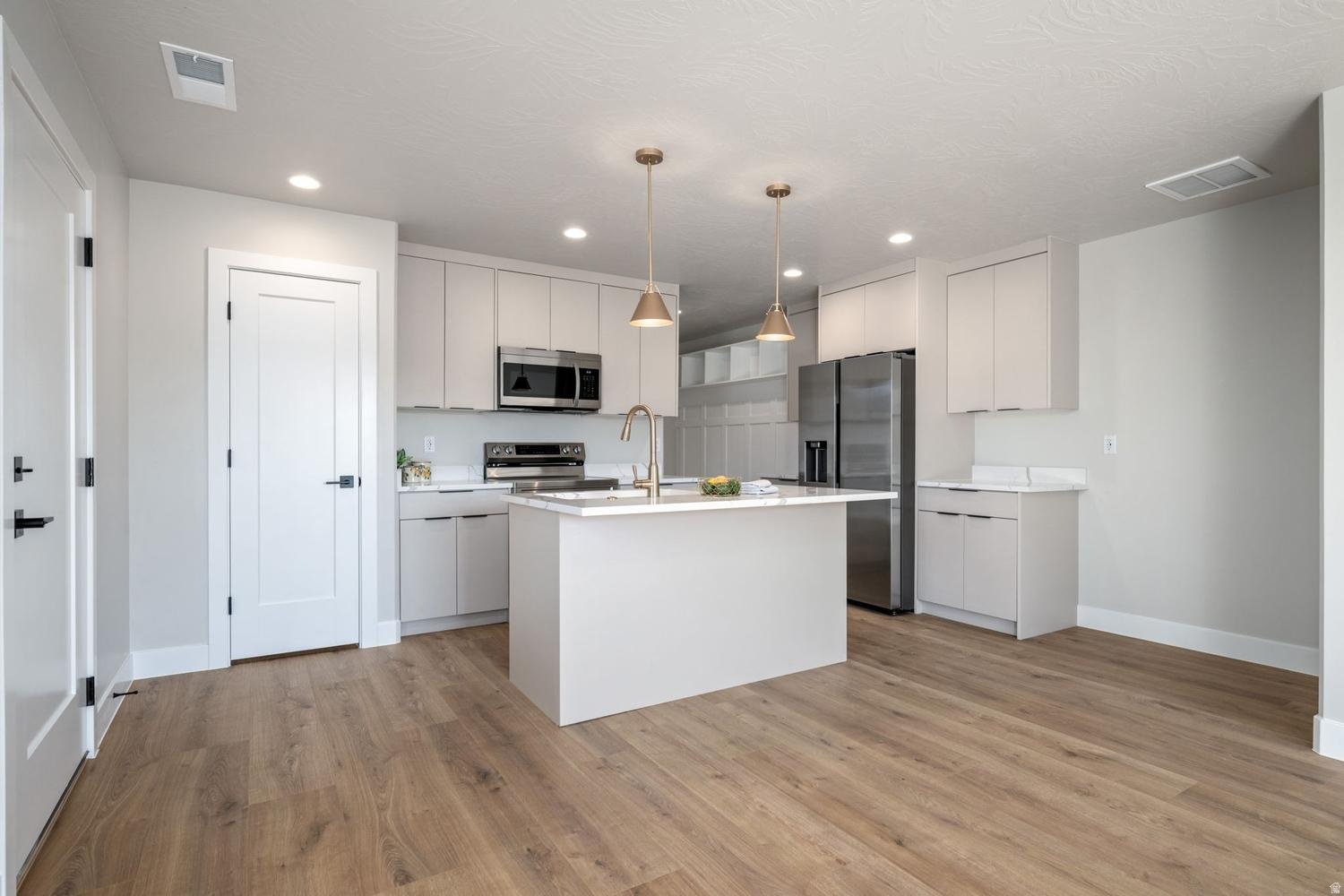 LAKESIDE STUCKI FARMS - Residential